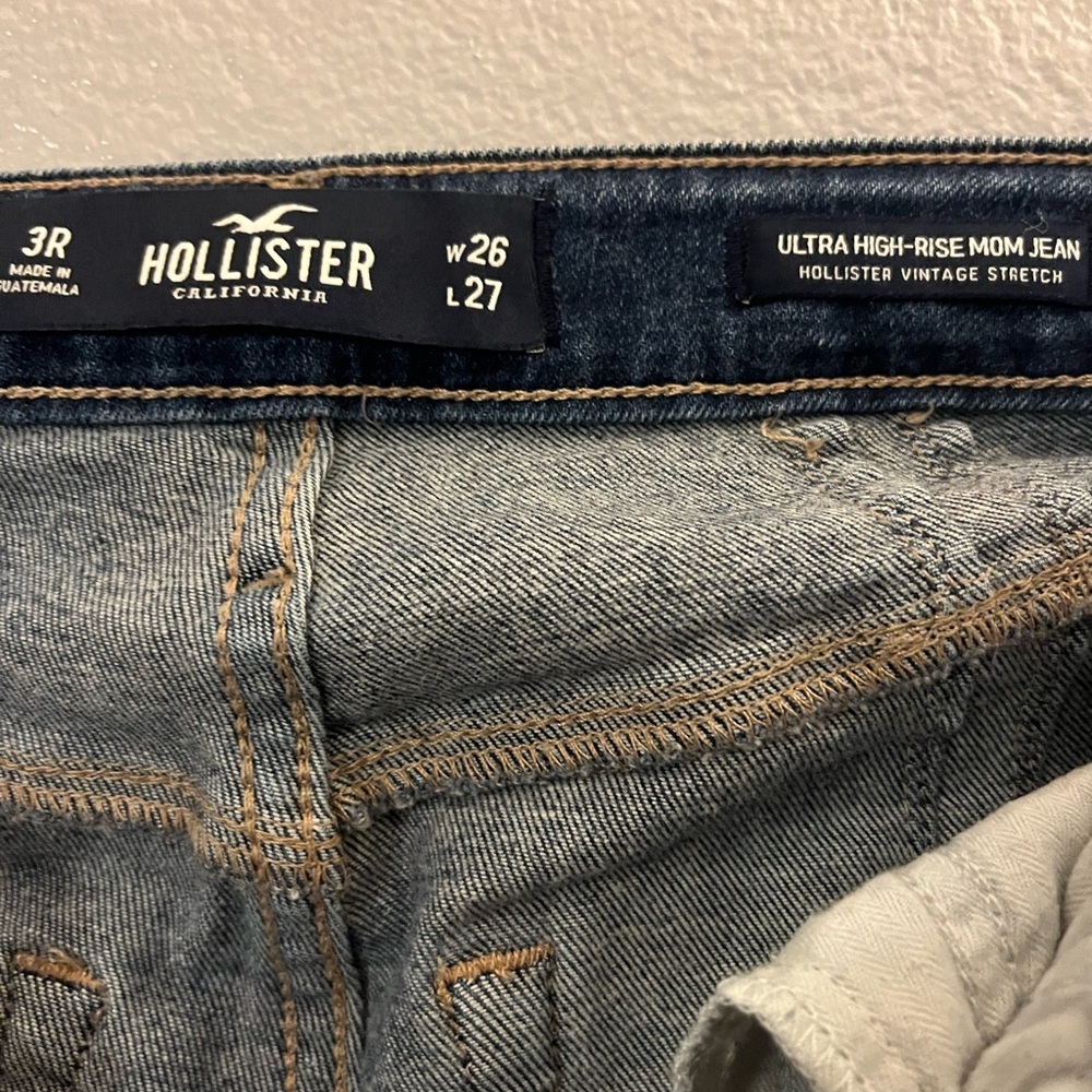 Hollister high rise mom jean size 26 slim fit pick up or meet up only